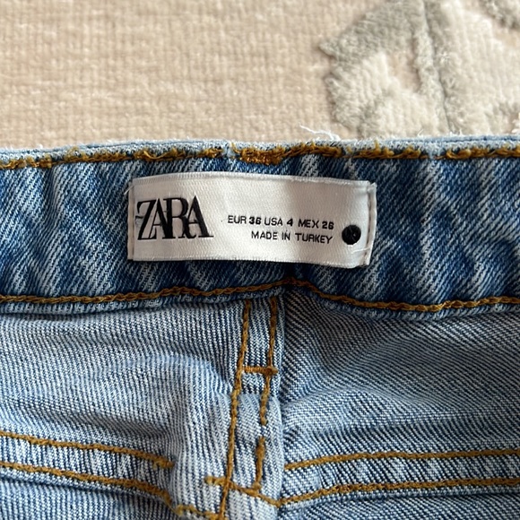 Zara | Distressed Jeans - Picture 5 of 6